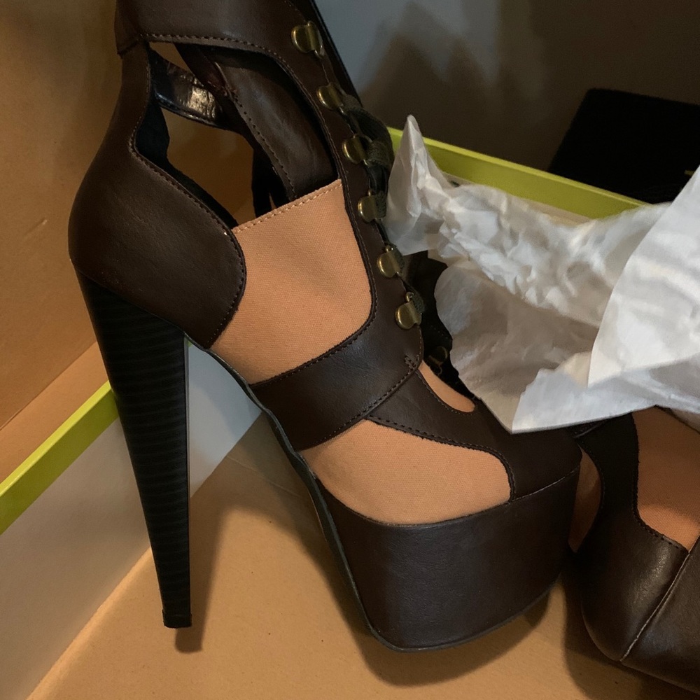 Heels - Picture 2 of 2
